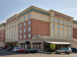 Drury Inn & Suites St. Louis Forest Park, hotel near Edward Jones Dome, Saint Louis