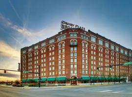 Drury Plaza Hotel Broadview Wichita, ξενοδοχείο σε Ουιτσίτα