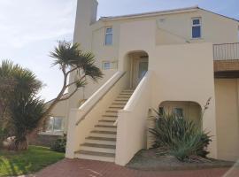 15 The CLIFF APARTMENT-2 BED- SEA VIEW, Hotel am Strand in Trearddur