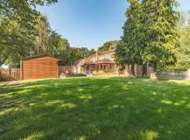 Chestnut Cottage - Stunning Countryside Views! PARKING, 4 BED, 3 BATHROOMS