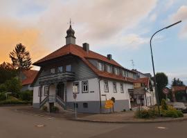 Krugs Haus Ferienwohnungen Ebersburg、Ebersburgの駐車場付きホテル