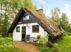 One-Bedroom Holiday home in Ejstrupholm, hotel a Ejstrup