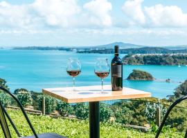 The Apartment - Sea Views at Te Whau Point by Waiheke Unlimited, hôtel avec parking à Omiha