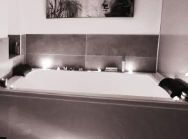 Elle & Lui en Jacuzzi, hotell i Bernis