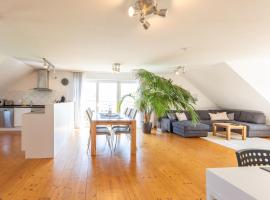 Großzügige Ferienwohnung für Gruppen und Familien im Raum Bamberg Erlangen, hotel in Adelsdorf