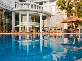 Novotel Ha Long Bay Hotel, boutique hotel in Ha Long