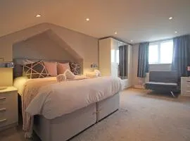 Queens Road - Luxury Spacious Home in Chester