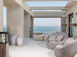 The Oasis by Don Carlos Resort, hotel cerca de Mijas Golf, Marbella