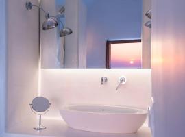 Luxury Santorini Villa Villa Pori Blanca Master Suite Private Pool、Foinikiáのホテル