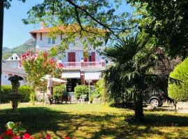 T2 avec terrasse vue Hautacam dans villa historique "Victoria"