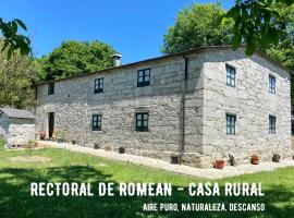 Hostelis Albergue Rectoral de Romean pilsētā Lugo