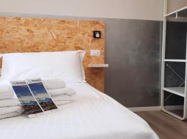 Bergamo GuestHouse - Self Check-in, hotel v destinaci Curno