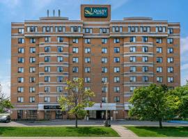 Quality Inn and Suites Montreal East, hotel in zona Galeries d'Anjou, Montréal