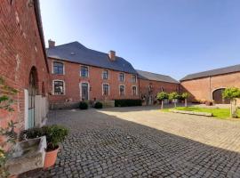 B&B at Haras Petit-Hallet, hotel v destinaci Hannut