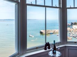 Fisherman's Catch - Two Bedroom Luxury Apartment - Tenby, hotelli kohteessa Tenby