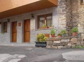 Apartamentos Rurales Les Martes, hotel u gradu Felechosa