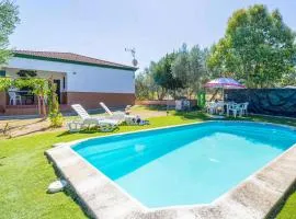 Amazing Home In Arriate With 3 Bedrooms, Wifi And Swimming Pool