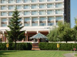 Ramada by Wyndham Bucharest Parc Hotel, hotel di Bukares