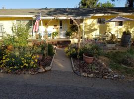 Yosemite Plaisance Bed & Breakfast: Mariposa şehrinde bir Oda ve Kahvaltı