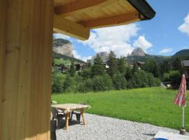 Chalet Dumbria Dolomites, cabin in Selva di Val Gardena