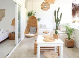 El 55 Sayulita Stylish couple getaway rooftop pool โรงแรมในซายูลิตา