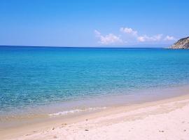 Sun Sea and relax villetta a due passi dal mare, rumah liburan di Solanas