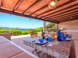 Costa Corallina Villa con spiaggia sotto casa e vista meravigliosa, hotel na pláži v destinácii Costa Corallina