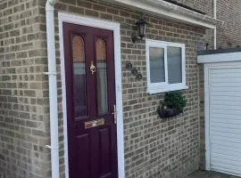 Home from home Single or double room Netflix or Virgin TV Wifi & free parking