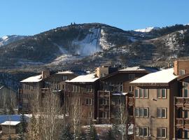 Crestview Large 2BR/2.5BA with loft, hotelli kohteessa Park City