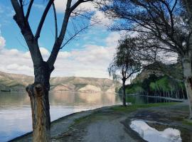 TU CASA EN MEQUINENZA CON WIFI, hotel cerca de Mequinenza Reservoir, Mequinenza