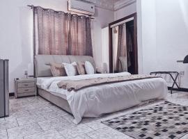 Hill View Hotel West Airport, bed & breakfast σε Accra