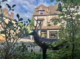 Gite Hotel de maître centre village la Chapelle, hotel in Lyons-la-Forêt