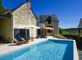 Holiday home near Thizay with private pool, lavprishotell i Thizay
