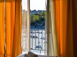 Four Seasons Riverside, hotel Kutaisiban