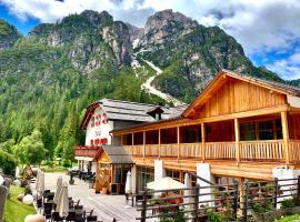 Alpin Natur Hotel Brückele, hotel u gradu 'Braies'