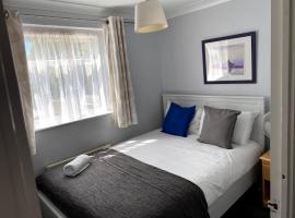 Chelsea Garden -Huku Kwetu- Dunstable - Spacious 4 Bedroom House -L&D Hospital - London -M1- Airport -Group Accommodation up to 9 People, hotel near Toddington Services M1, Houghton Regis
