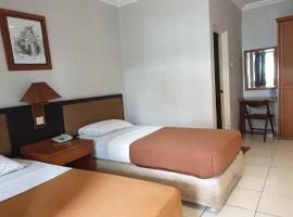 Yehezkiel Hotel Lembang Mitra RedDoorz, отель с парковкой в Бандунге