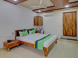 Treebo Trend Sai Samrat Resort Satara, hotel in Satara