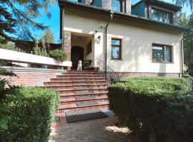 Guest House Villa Arkadia, nhà nghỉ B&B ở Warsaw