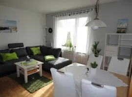 Sonnige Ferienwohnung ,Doppelbett, Schlafcouch, Tresor