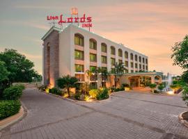 Lion Lords Inn Rajula, hotel i Rājula