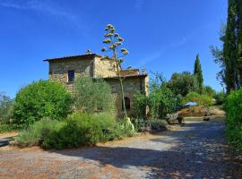 Pignano Villa Sleeps 12 Pool WiFi, hotell i Pignano