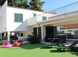 Aroeira Palm Beach Villa, pet-friendly hotel in Aroeira