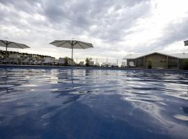 Stunning resort apartment in San Remo, hotel met hottubs in San Remo