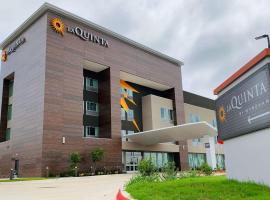 La Quinta Inn & Suites by Wyndham - Red Oak TX IH-35E, hotel v destinaci Red Oak