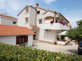 Cosy apartment 5min to beach Mirela Borik