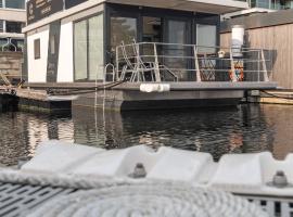 Houseboat by C-Hotels Burlington, barco em Oostende