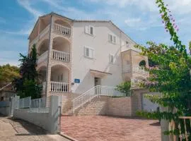 VILLA MIA TROGIR