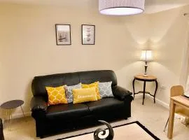 Superior Two-Bed Apartment with Free Parking, CV1 Coventry