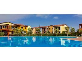 Splendido appartamento nel Villaggio Riva Azzurra (wifi incluso), מלון בפוליקורו
